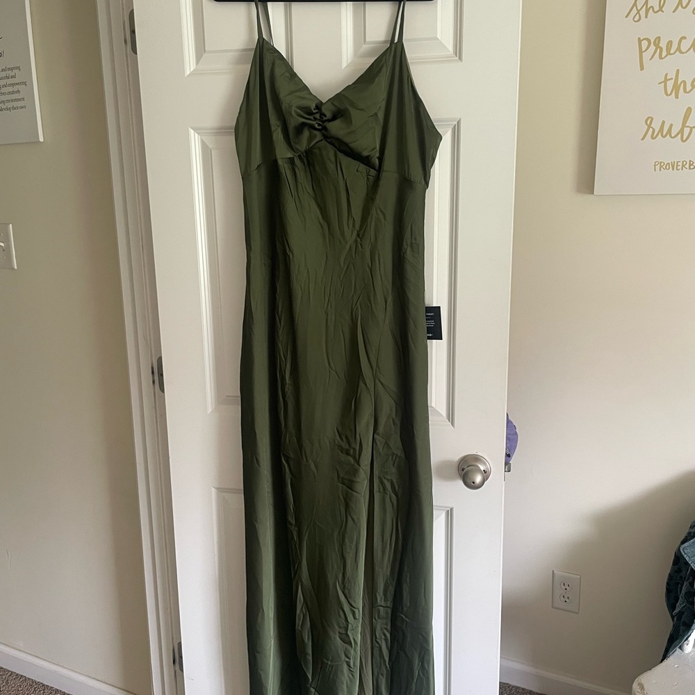 Elegant Green Maxi Dress *BRAND NEW*
